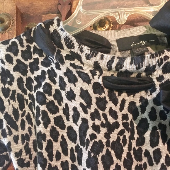 Cropped sweater❤️2/15 all 10$ items ❤️ - Picture 2 of 4